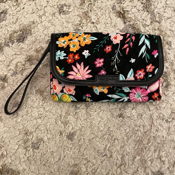 Vera Bradley Handbags - NWOT Vera Bradley Wristlet